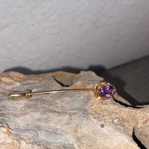 Vintage 80s Gold Tone Alloy & Purple Faceted Glass Hat Pin